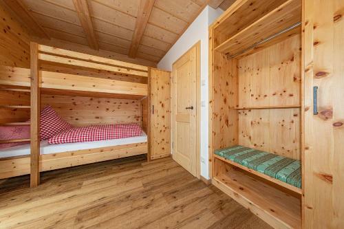 Neuerbaute Ferienhaush�lfte 4erspitzblick