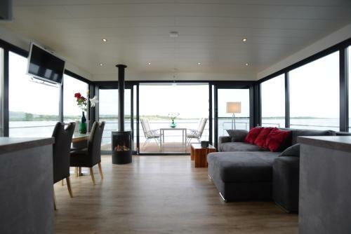 Hausboote Und Ferienh�user Marina M�cheln