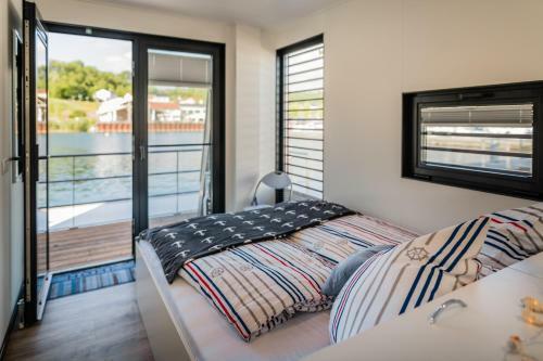 Hausboote Und Ferienh�user Marina M�cheln