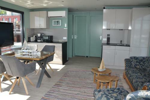 Hausboote Und Ferienh�user Marina M�cheln