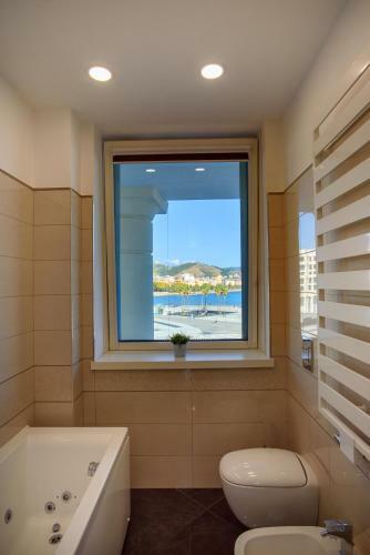Apartamento Mareluna Crescent - Luxury Seafront Experience
