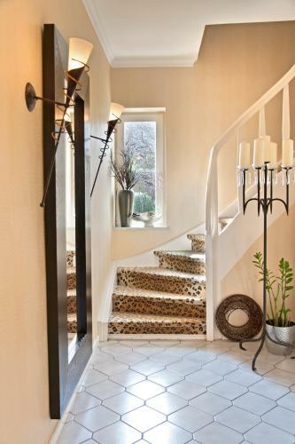 Lion Homestay Munich