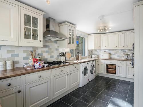 Sid Valley View - Scenic End Of Terrace Town House
