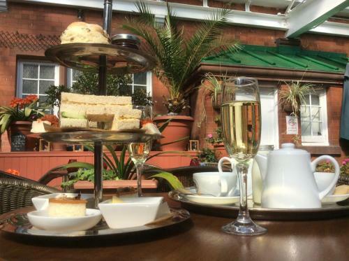 The Carre Arms Hotel & Restaurant