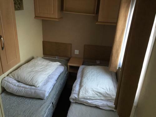 10 Berth 4 Bedroom Butlins Caravan