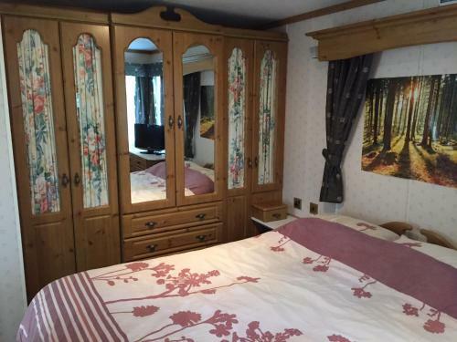 Spacious Caravan With Dg, Ch & Veranda