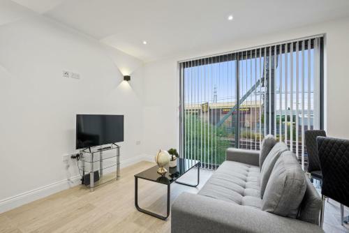 Modern, Stylish Two Bedroom Apartment In Slough