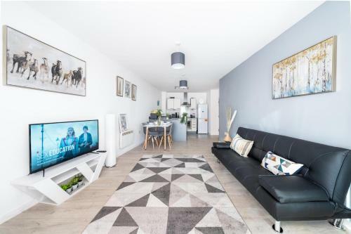 Vibrant & Invigorating 2-bed Apartment In Slough