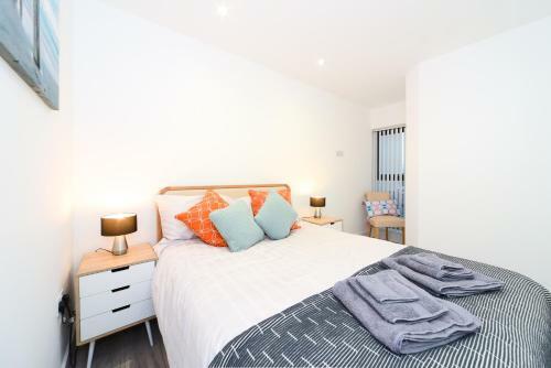 Luxury 3 Bed Apartment- Large Balcony With Seaviews