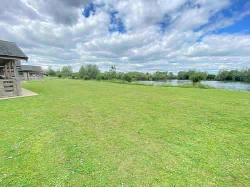 Lilly Lodge, Lake Pochard
