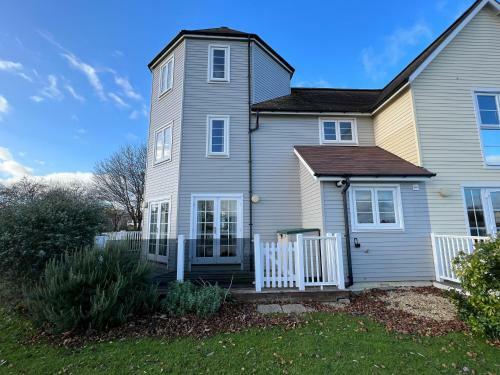 Barnsley, Turret House Windrush Lake
