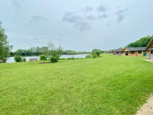 Reeds Lodge, Lake Pochard