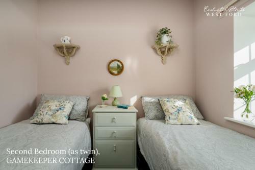 Enchanted Retreats At West Ford Devon