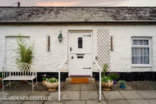 Enchanted Retreats At West Ford Devon