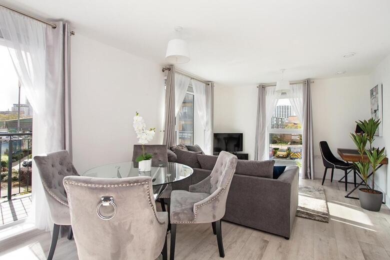 Apartamento Deanery Court Vittrum Suites