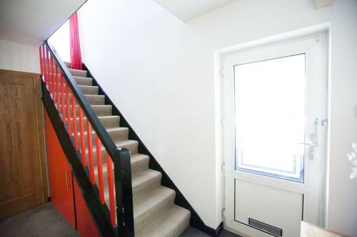 Honest University Apartment 2