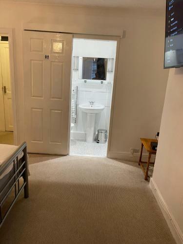 Hostal Alder En-suites Self-catering With Private Balcony And Shower