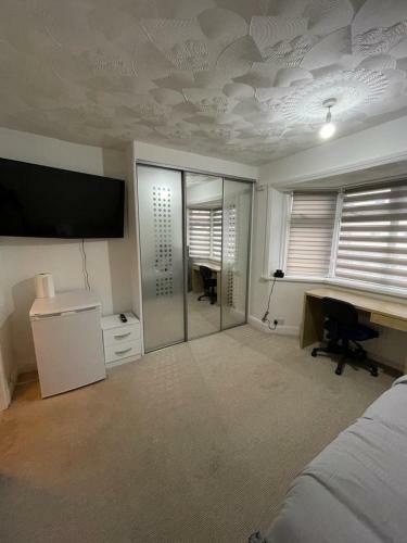 Hostal Alder En-suites Self-catering With Private Balcony And Shower