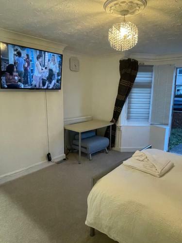 Hostal Alder En-suites Self-catering With Private Balcony And Shower