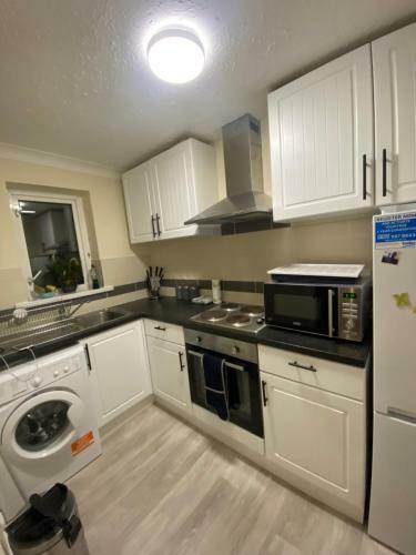 Inviting 1-bed Apartment In Southampton In A Quiet
