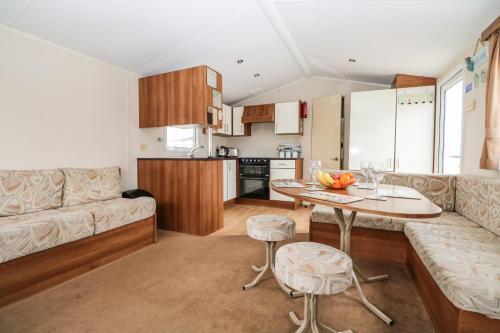 Solent Breezes, Caravan 108