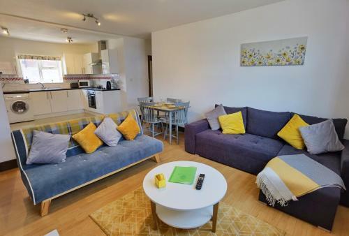 Lovely Spacious Apartment Available For Guests Parking Wifi