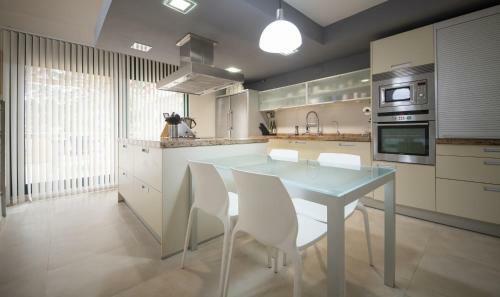Th150 Modern House In Tamarit With Private Pool