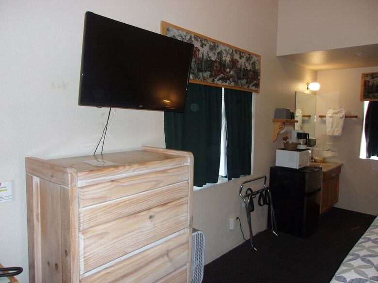 Honey Bear Lodge & Cabins