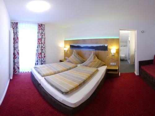 Caf� Heck Titisee Bed & Breakfast