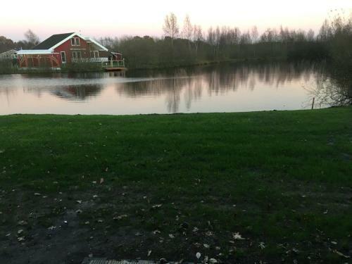 32 Ferienhaus Am See