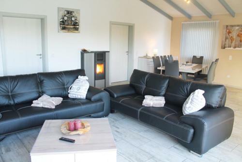 32 Ferienhaus Am See