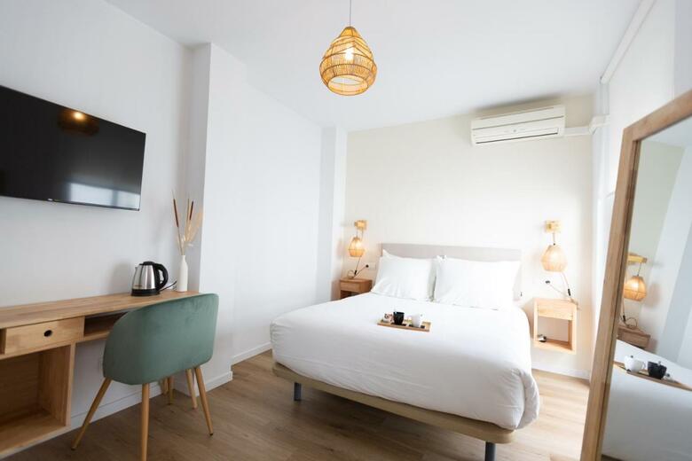 Hostal La Malague�a By Croma