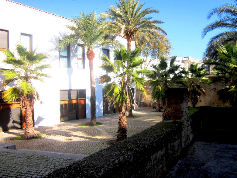 Apartamentos Azz Sevilla Torre De La Plata