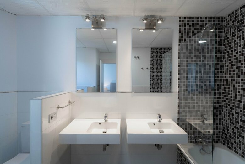 Apartamentos Azz Sevilla Torre De La Plata