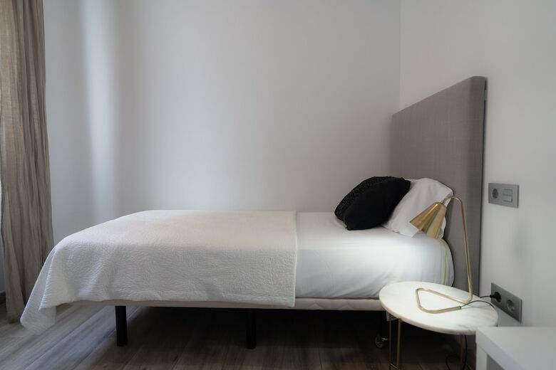 Apartamentos Azz Sevilla Torre De La Plata