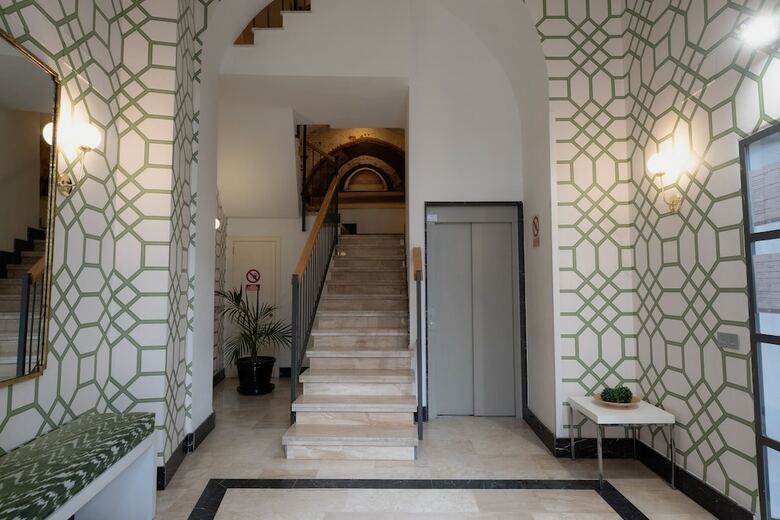 Apartamentos Azz Sevilla Torre De La Plata