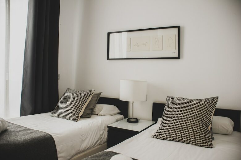 Apartamentos Azz Sevilla Torre De La Plata