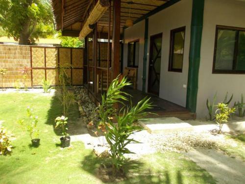 Hotel Eddie`s Beach Resort Siargao