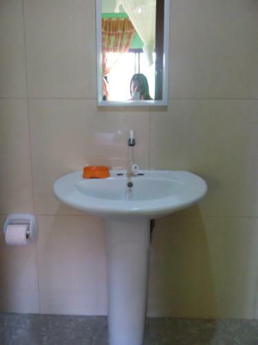 Hotel Eddie`s Beach Resort Siargao