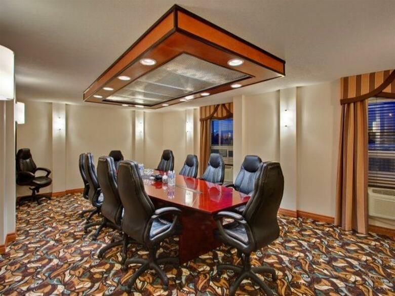Hotel Holiday Inn Calgary Airport