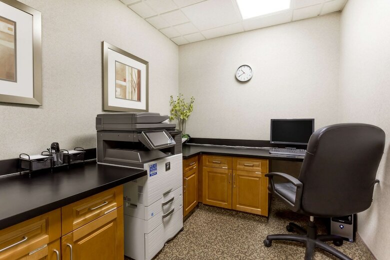 Hotel Wingate By Wyndham Calgary
