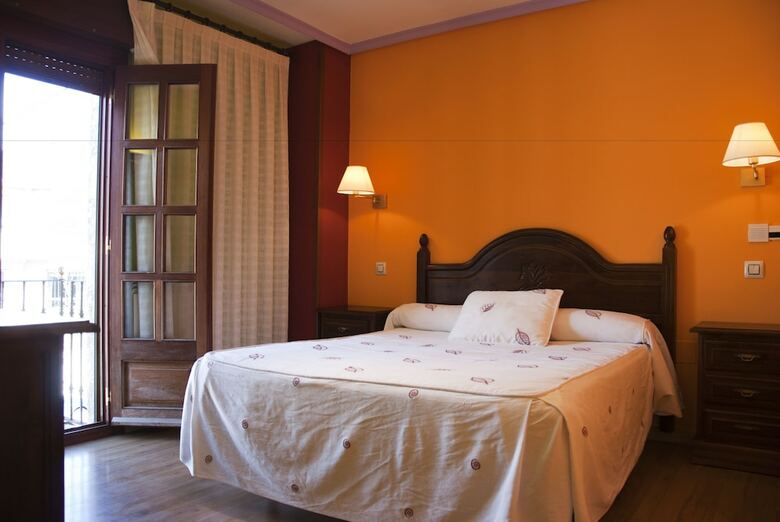 Hotel Tierra De Lobos