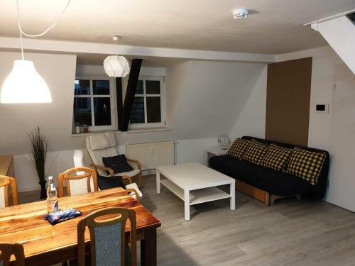 Apartamento Gem�tliche Gro�e Dachwohnung Mit Terrasse