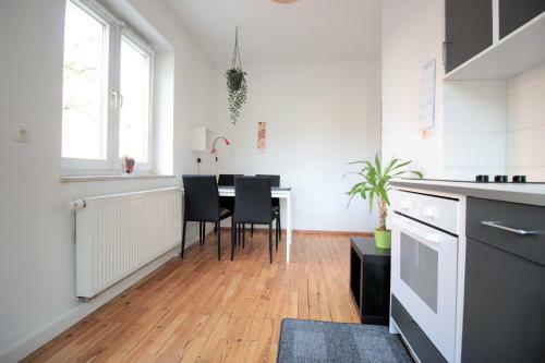 Charming 3-bedroom Apartment With Parking Lot