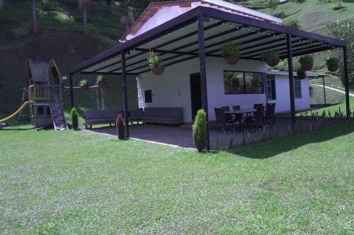 Villa Finca En El Pe�ol Guatape Con Jacuzzi King Size
