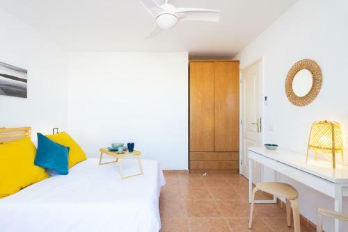 Home2book Stunning Apartment Candelaria, Terrace