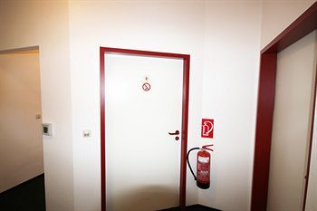 Hostal B&l Hostel