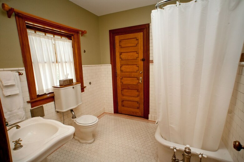 Bed & Breakfast Showers Inn