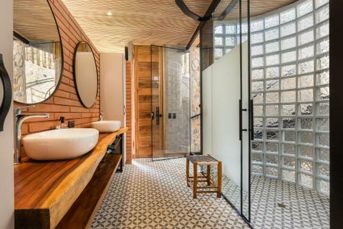 Caba�as Con Jacuzzi Privado En Venecia By Housy Host