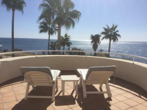 Stunning 2 Bed Apartment First Line Beach, Urb Bermuda Beach